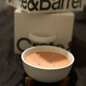 Crate&Barrel Luxury Candle 17 Ounce Peach Scented Coco / Soy